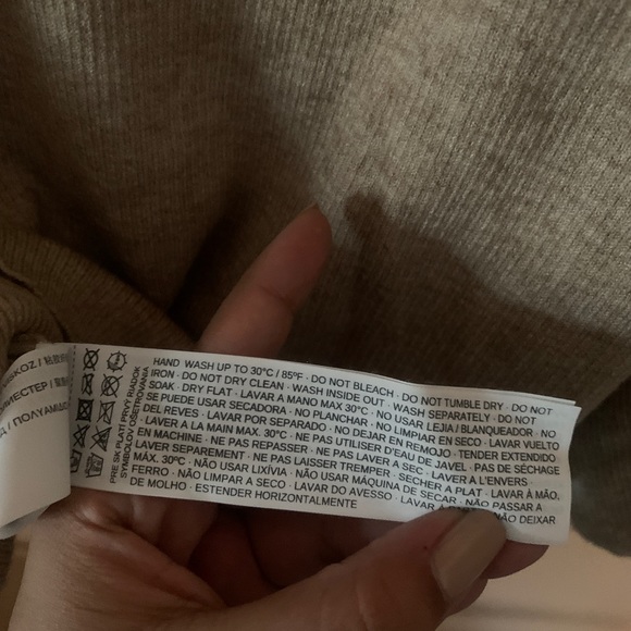 Mango Sweater 🧶 - Picture 5 of 5